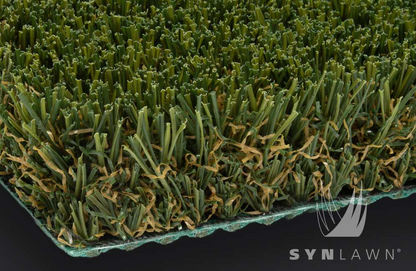 Artificial turf cross-section showing green blades, thatch fibers, and backing material.